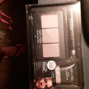 Make up bundle